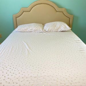 Queen size, white and gold polka dots, with 2 pillow cases